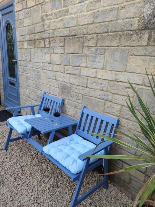 The Old Bar In Wiltshire - 1 Bedroom Guesthouse Chippenham  Bagian luar foto